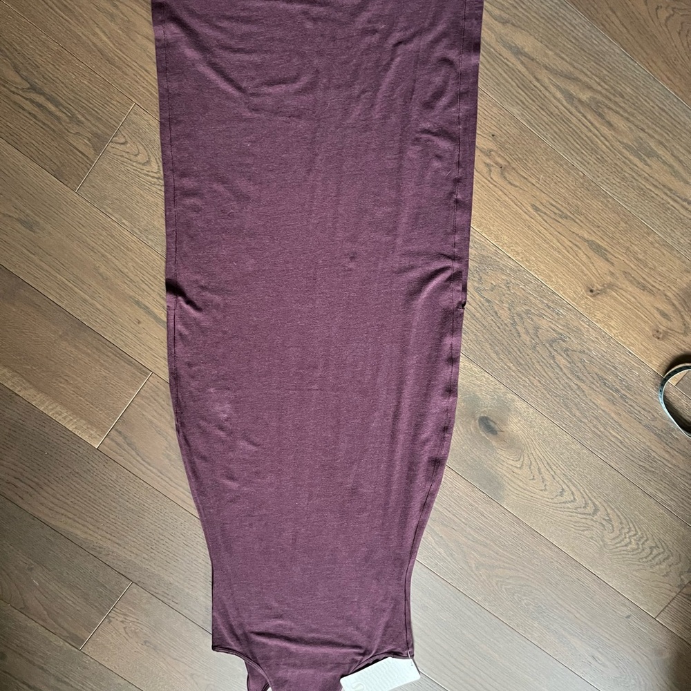 new Lululemon Refresh Maxi Dress
Heathered Bordeaux Drama / Black Cherry - Picture 13 of 14